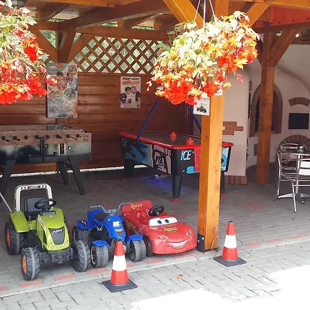 Penzion Central 게스트하우스 오슈차드니차